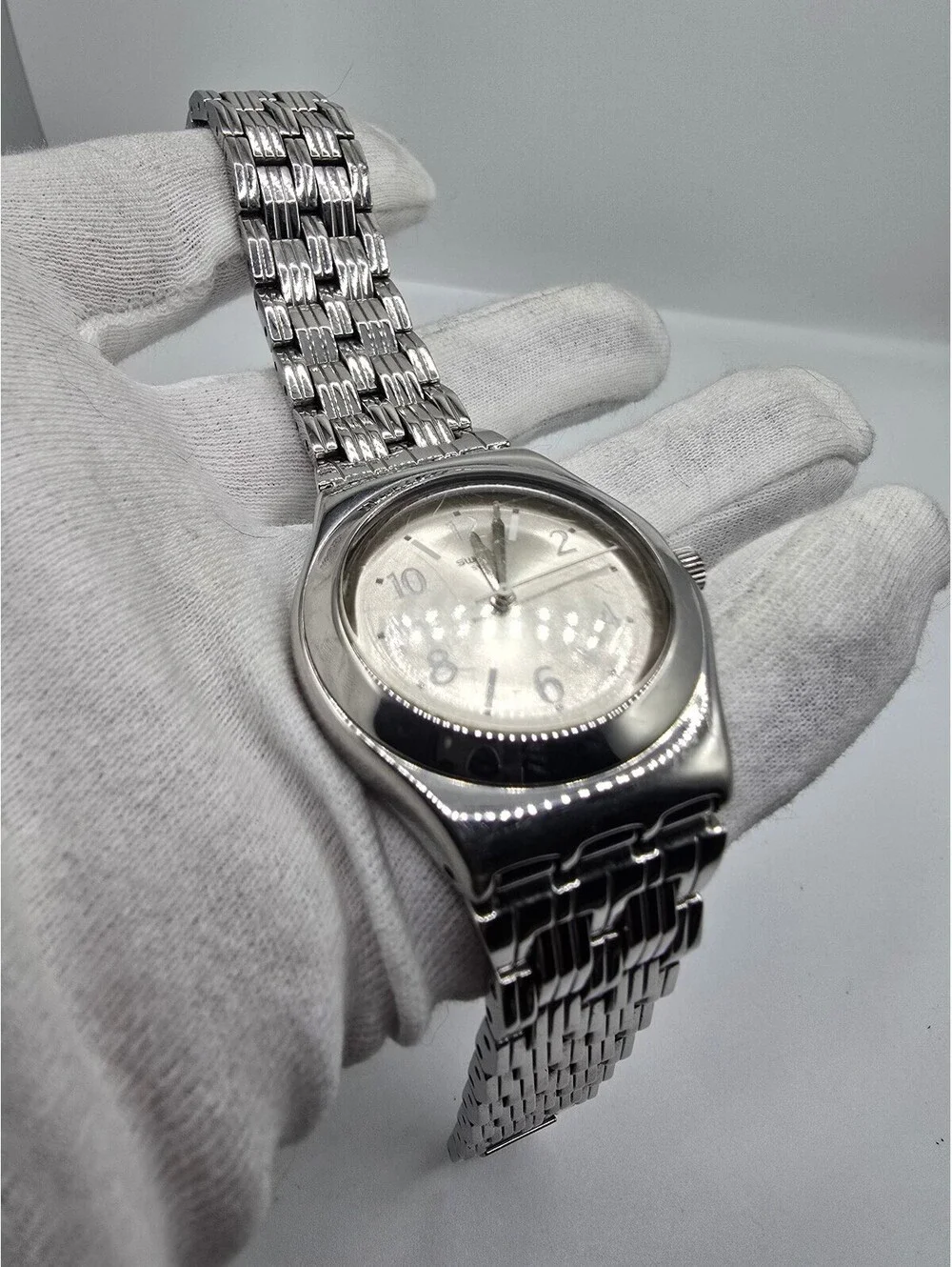 Swatch Irony Signoralia Women’s Quartz Analog Watch Silver Dial Stainless Steel